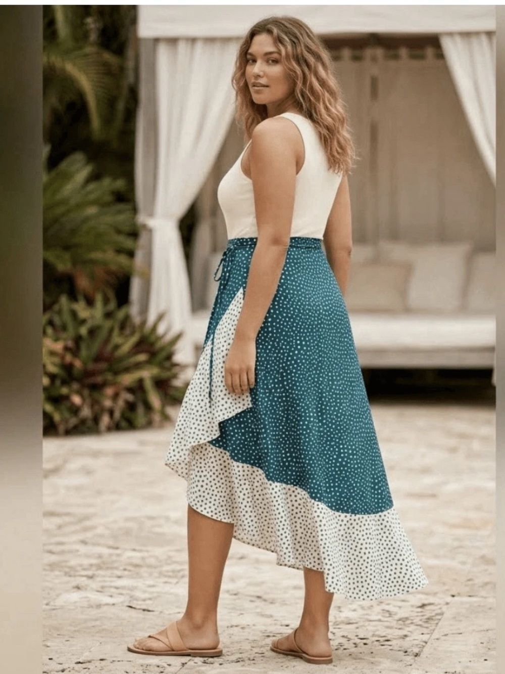 Summersalt The Beach to Brunch Wrap Skirt
Color: seaweed size M